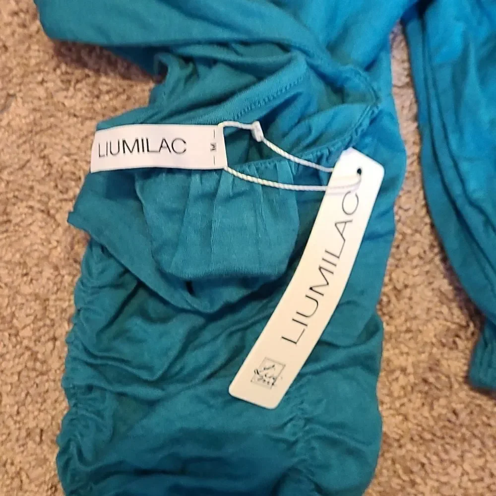 LIUMILAC Teal blue top looks a little more green in person